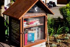 Foto: Udo Weier. Bücherschrank in Livinhac-le-Haut