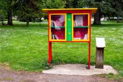 Foto: Udo Weier. Bücherschrank in Aire-sur-l\'Adour.